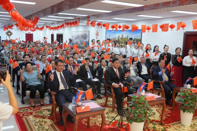 柬华应用科技大学活动现场(新闻网).jpg